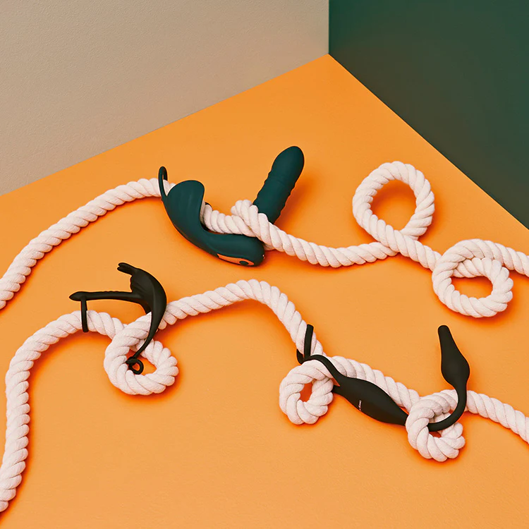 Plug & Tug Vibrating Cock Ring Butt Plug