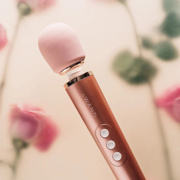 3433-le-wand-petite-rechargeable-massager-9.webp Le Wand Petite Rechargeable Massager