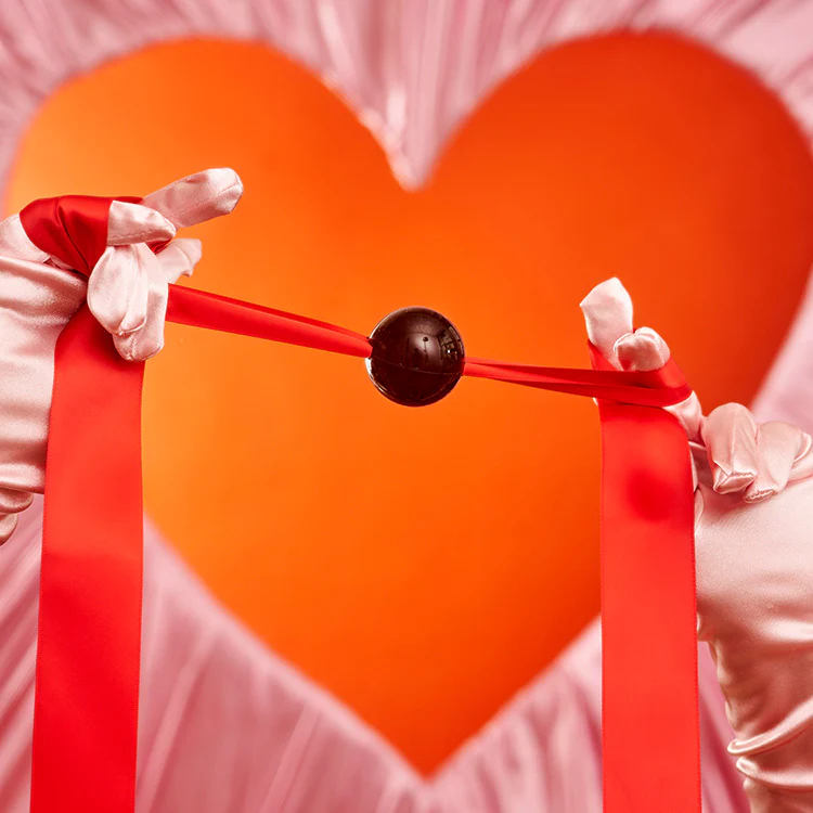 4001-amor-satin-ball-gag-2.webp Amor Satin Ball Gag