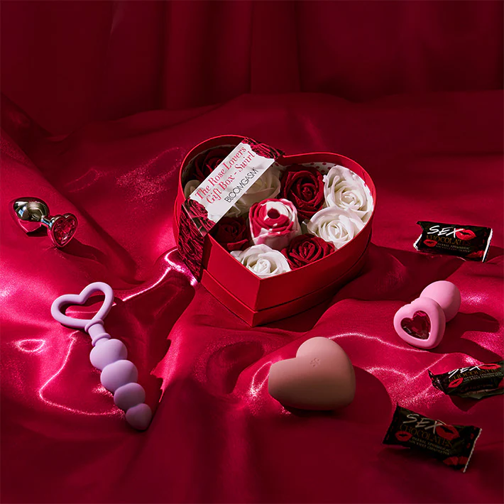 4937-the-rose-lover-s-gift-box-2.webp The Rose Lover's Gift Box
